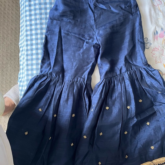 Girls Ethnic wear - Picture 7 of 11